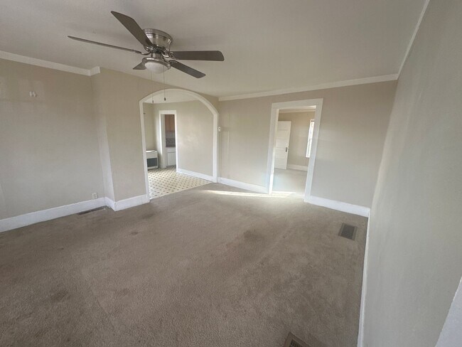 Foto del edificio - MIDTOWN 2 Bdrm Cottage, 1 bath, Range, Ref...