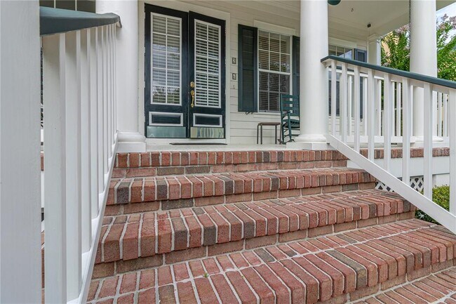 Building Photo - 216 Eastpark Dr