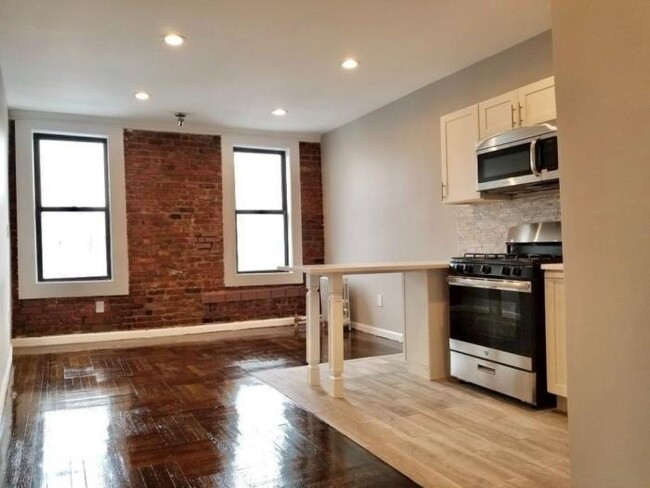 Foto del edificio - 2 bedroom in BRONX NY 10452