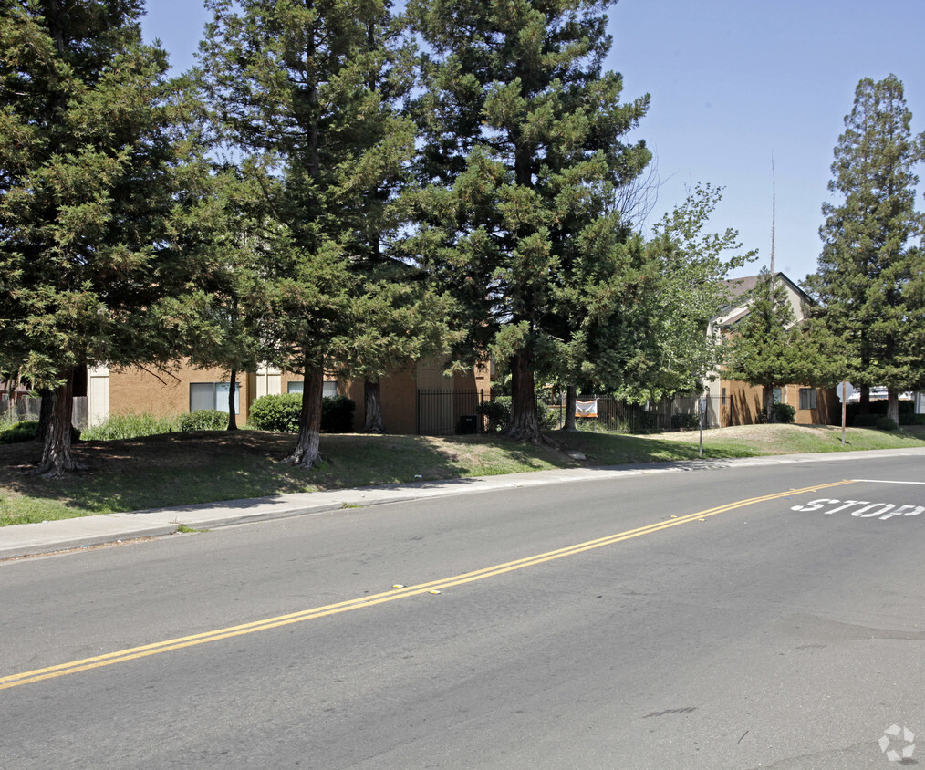 Building - Fawn Terrace Apartments