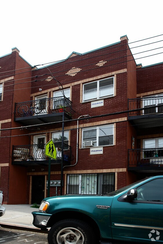 Foto del edificio - 186 W 168th St