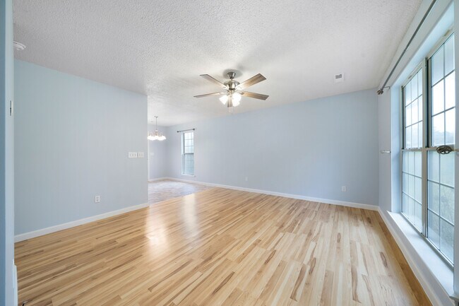 Foto del edificio - 694 Sugar Valley Rd SW