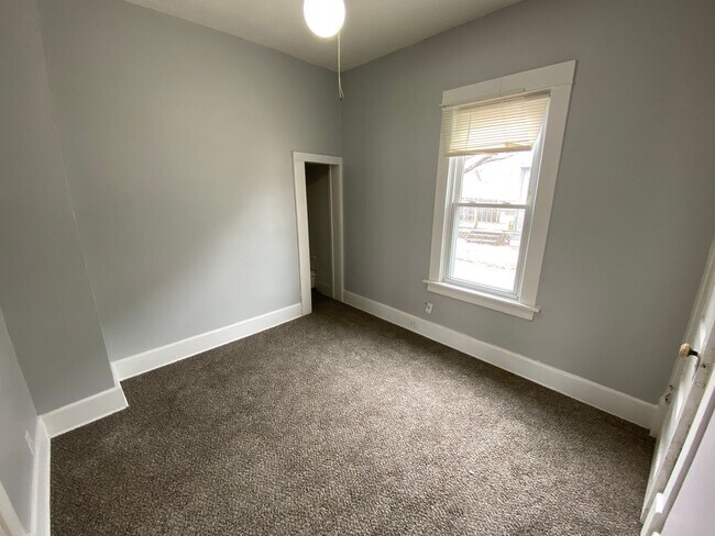 Foto del edificio - Lovely 3 Bedroom 2 Bathroom -- Coming Soon!