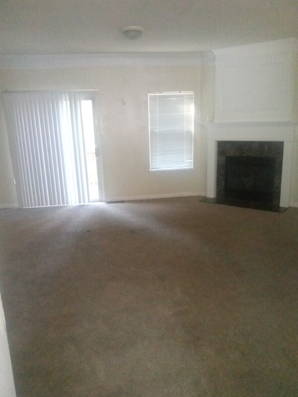 Foto del edificio - 6760 Blackstone Pl