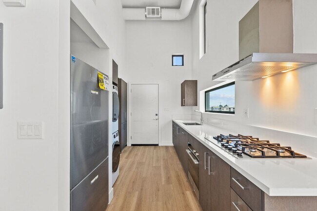 Building Photo - 5617 Klump Ave