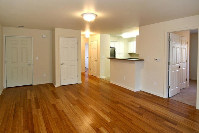 Building Photo - 3200 Brookside Dr