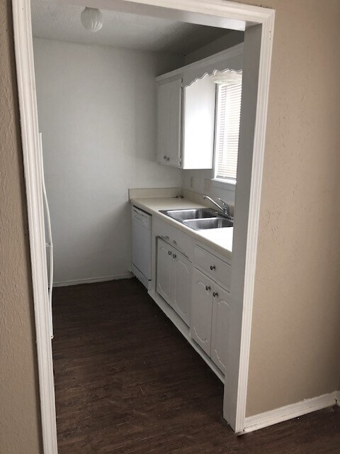 Foto del edificio - 1520 N Robison Rd