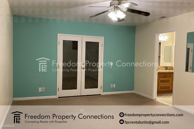 Foto del edificio - Studio, 1 bath Triplex - 1176 Pino Solo Dr...
