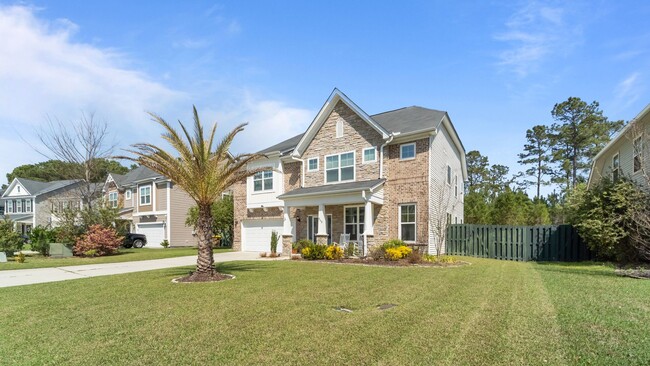 Foto del edificio - Beautifully Upgraded Home with Outdoor Fire Pit and Fenced Backyard in Buckhead East