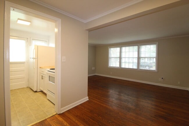 Building Photo - October 2025 FREE On This One Bedroom Dupl...