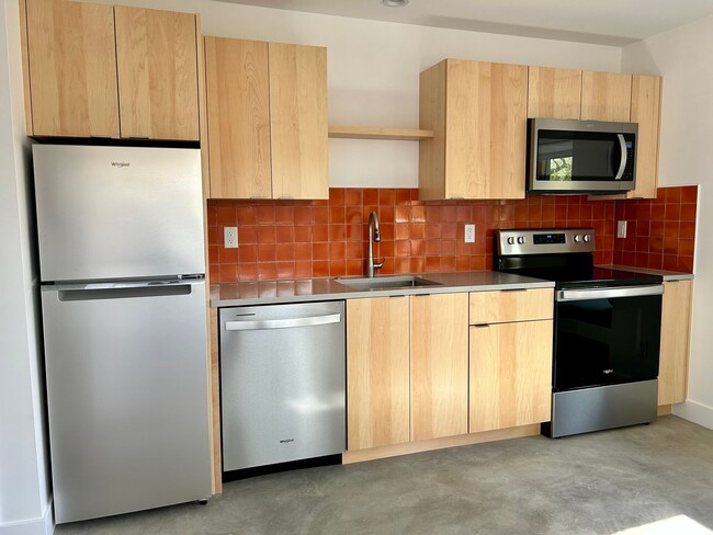 Foto del edificio - Modern 1BR Apt. (Built 2023), Walk to Down...