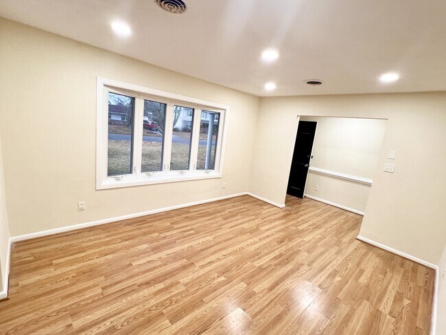 Foto del edificio - 209 Green Springs Ct