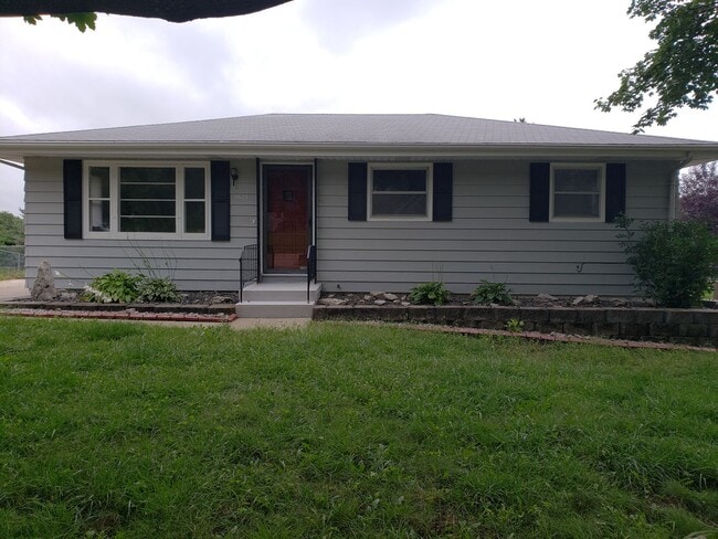 3 bed 2 bath Newly Remodeled - 3 bed 2 bath Newly Remodeled House