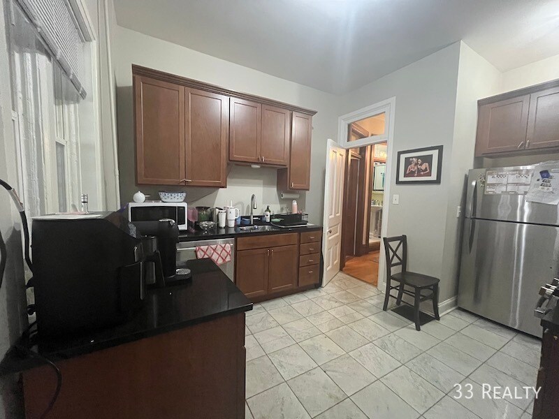 Foto principal - 2626 N Wilton Ave