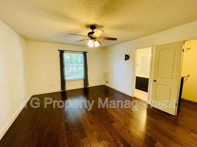 Foto del edificio - 4112 Hollister Pl