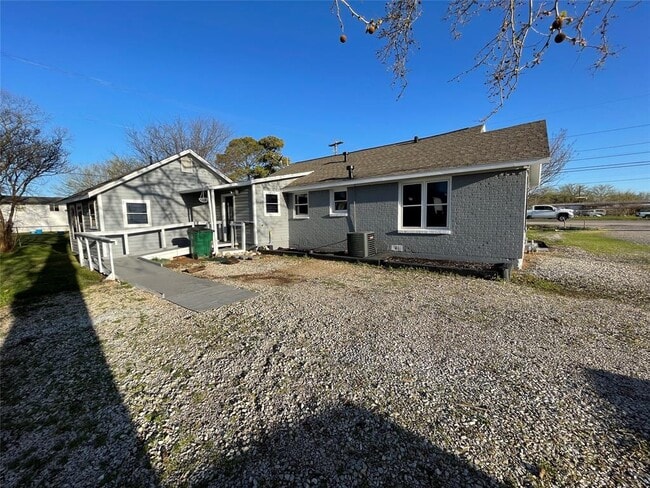 Building Photo - 538 E Rock Island Ave