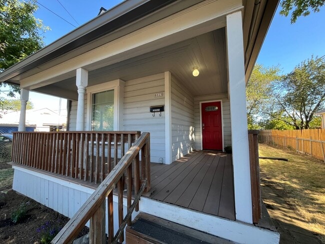 Building Photo - 2Bd/1Ba home in Montavilla neighborhood Po...