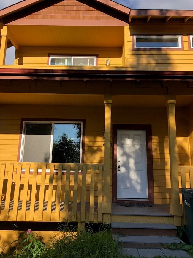 Building Photo - 3 Bedroom Townhouse near Midtown!