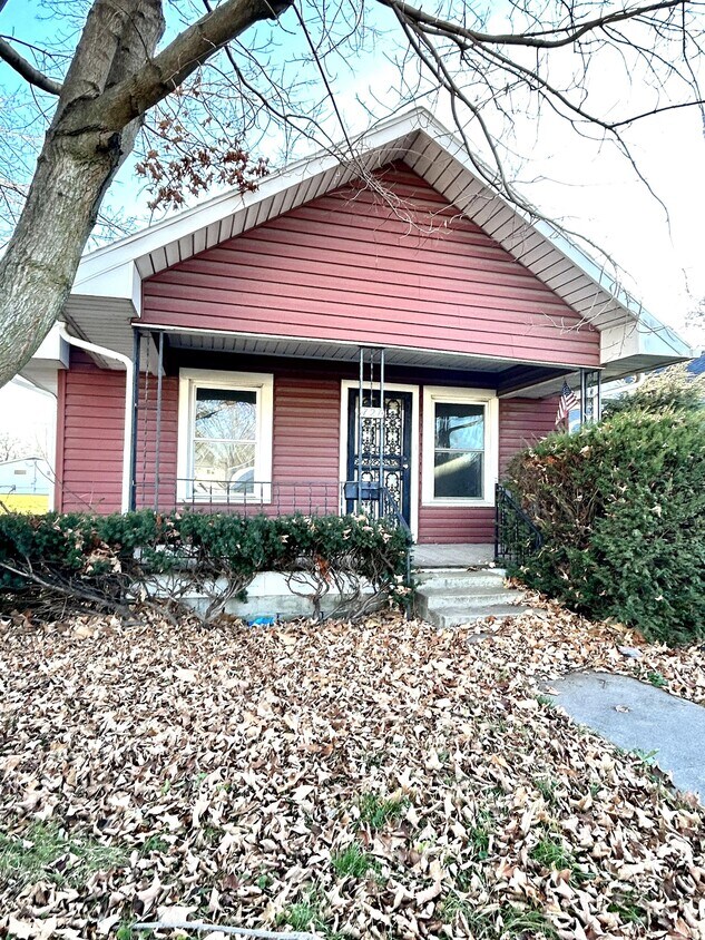 Primary Photo - 727 E North St