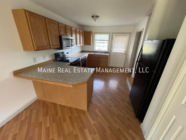 Building Photo - 13 River Village Dr
