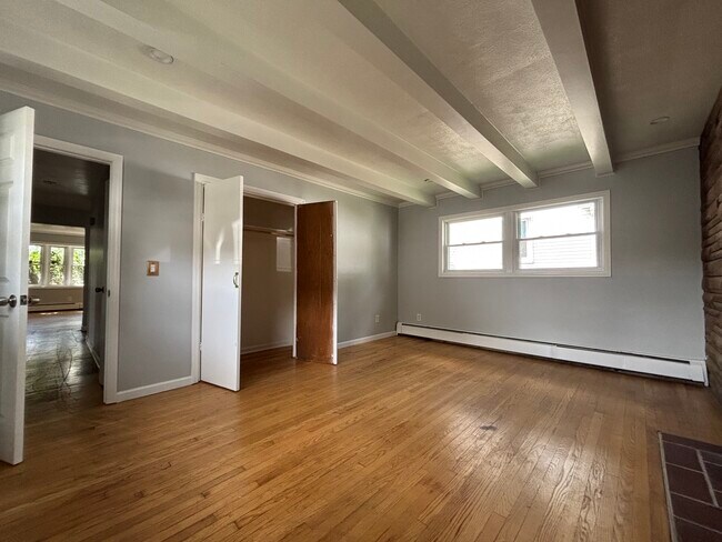 Bedroom - 319 E 1st Ave
