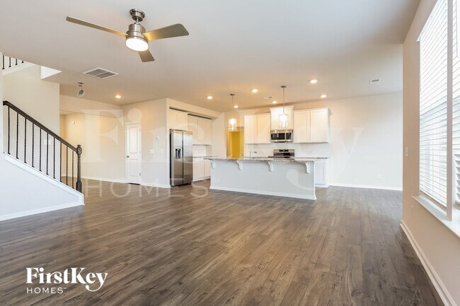 Foto del edificio - 557 Hillpark Ln