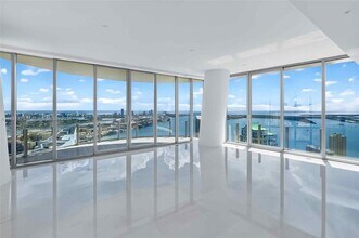 Building Photo - 300 Biscayne Blvd Way