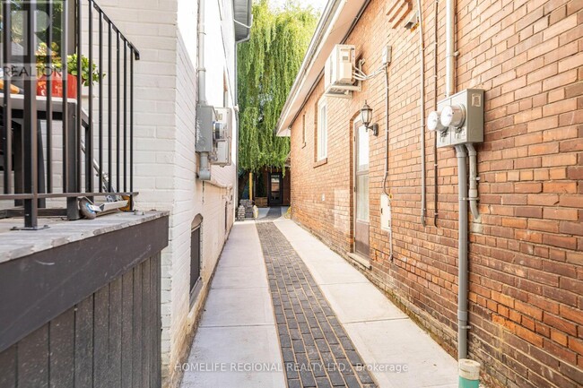 Building Photo - 5 Edgewood Gardens