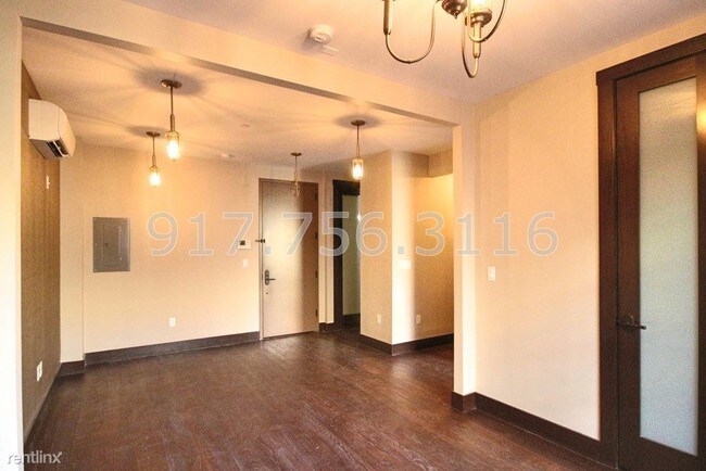 Building Photo - 256 N 6th St