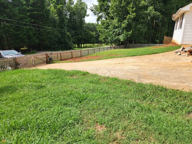 Building Photo - 5143 Ponderosa Farm Rd