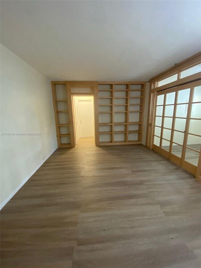 Foto del edificio - 6511 Santona St
