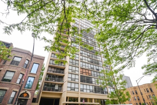 Photo - 1540 N La Salle Dr Apartment
