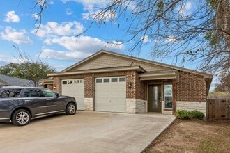 Building Photo - 917 Ramblewood St