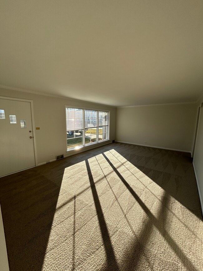 living room - 2244 Scott Rd