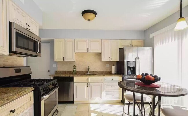 Building Photo - 1220 Nova Ct