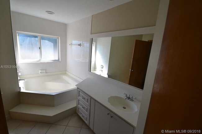 Foto del edificio - 8471 SW 198th St