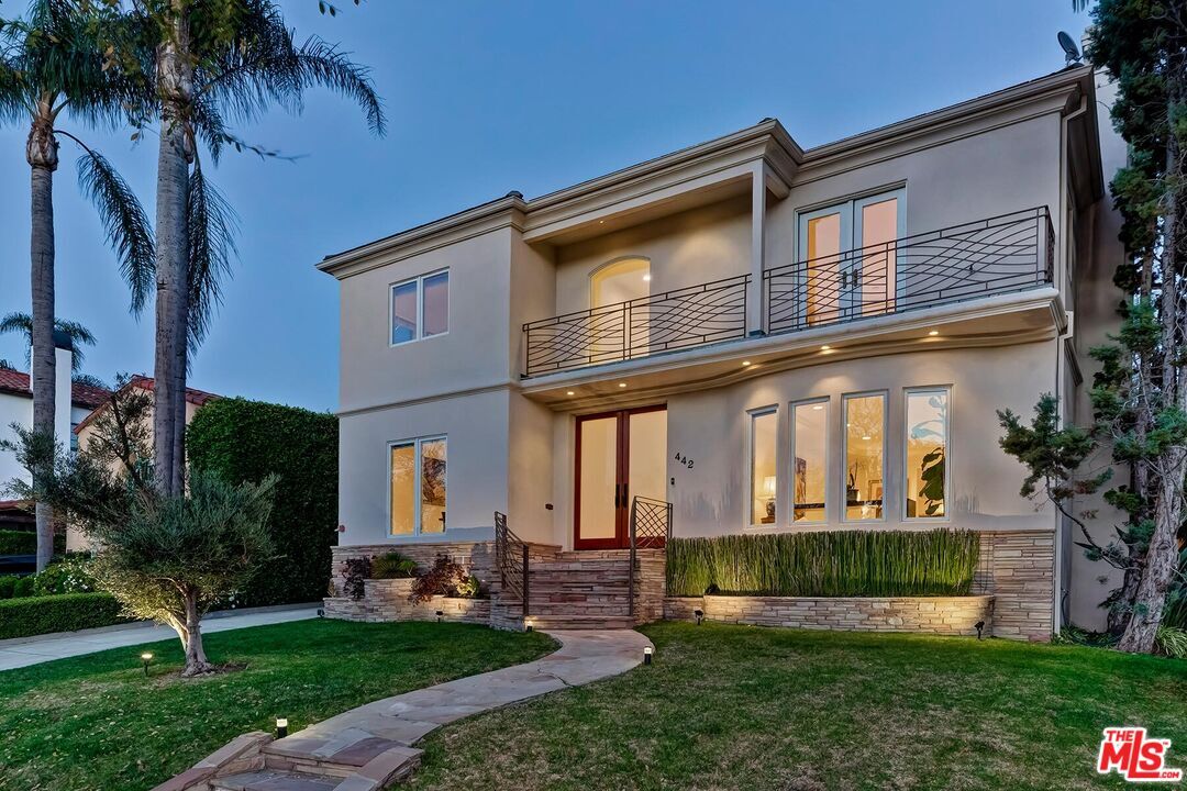 Foto principal - 442 S Peck Dr