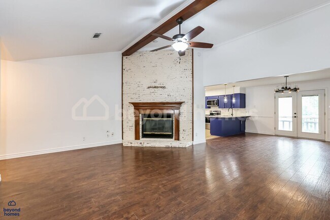 Foto del edificio - Updated 3BR Sherwood Home with Huge Fenced Yard