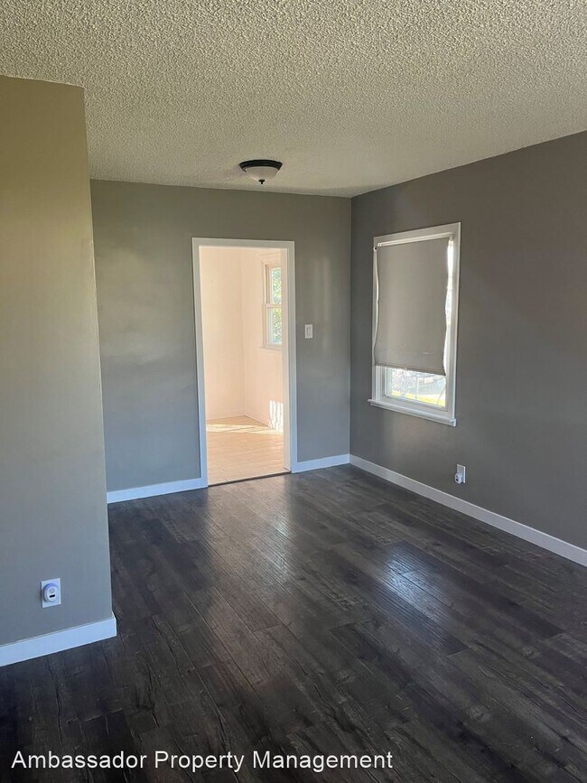 Foto del edificio - 2 br, 1 bath House - 8302 Paramount Blvd.