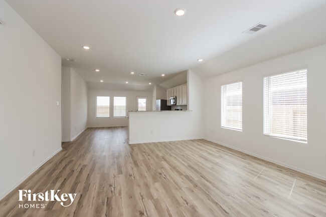 Foto del edificio - 26634 Daylily Grove St