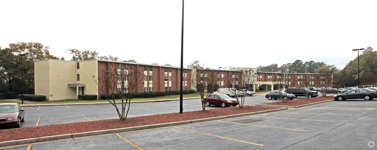 Building Photo - The Ledges Apartments