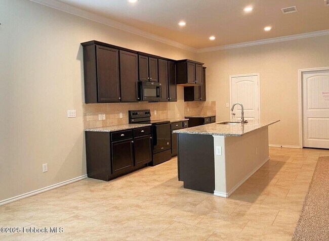 Foto del edificio - 8807 Saratoga Ave