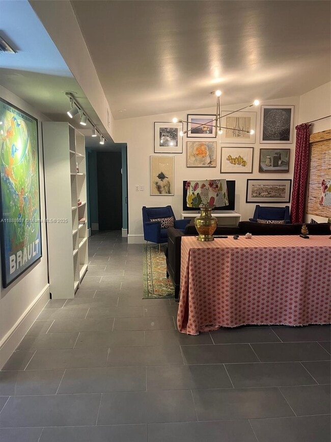 Building Photo - 3220 Poinsettia Ave