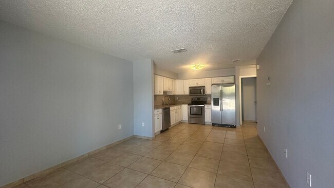 Building Photo - Charming 3-Bedroom Duplex in the Heart of Orlando