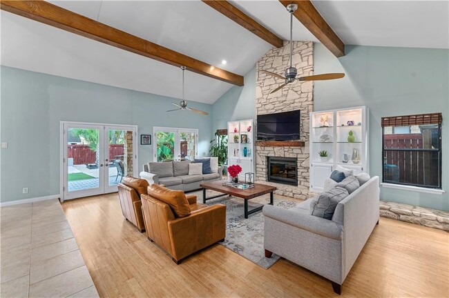 Building Photo - 10231 Pinehurst Dr