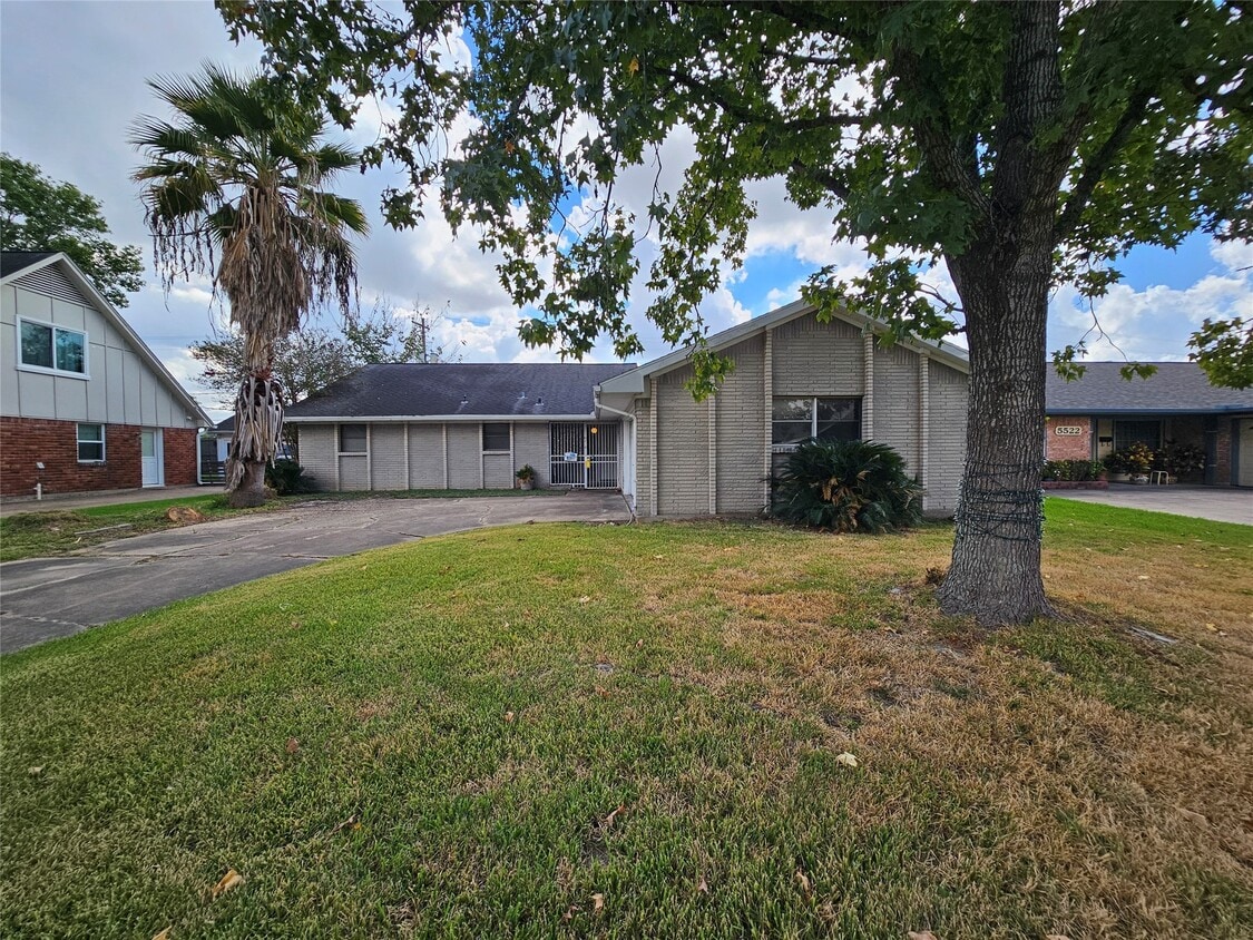 Primary Photo - 5526 Whispering Creek Way