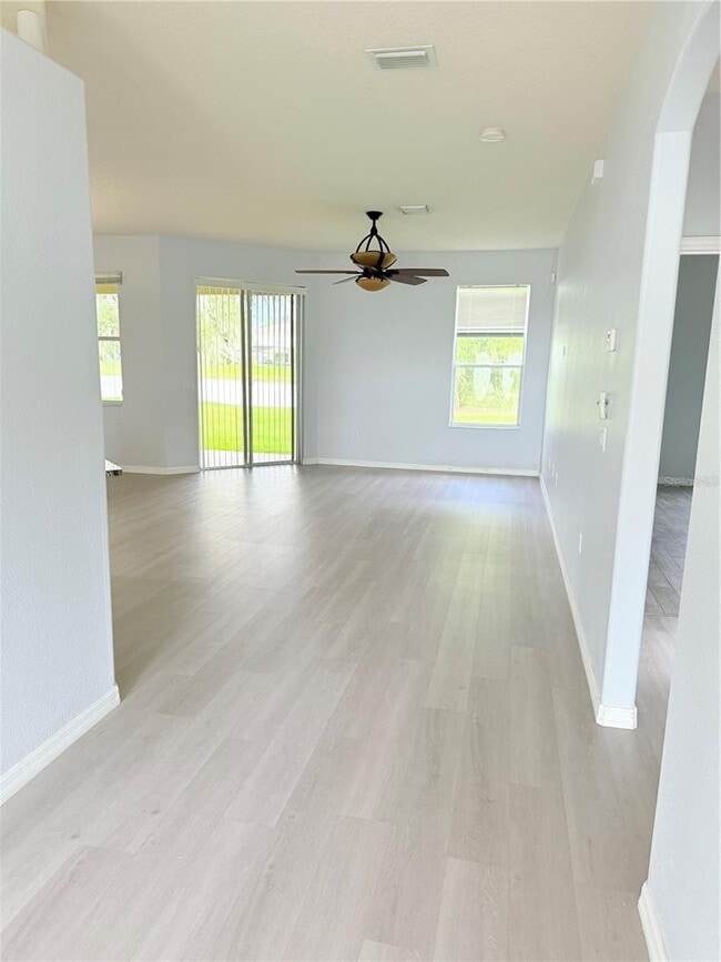 Building Photo - 1905 Fairway Loop