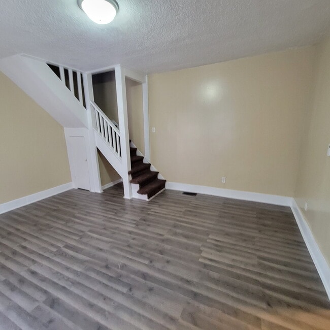 Building Photo - Near Eastside 3BR House ready to LEASE!