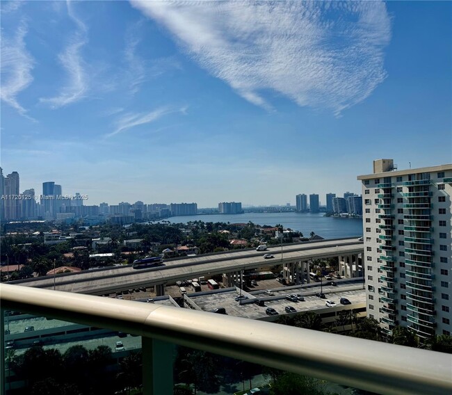 Foto del edificio - 19380 Collins Ave