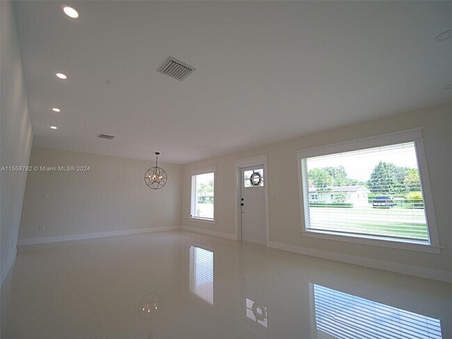Building Photo - 11440 SW 99th Ct